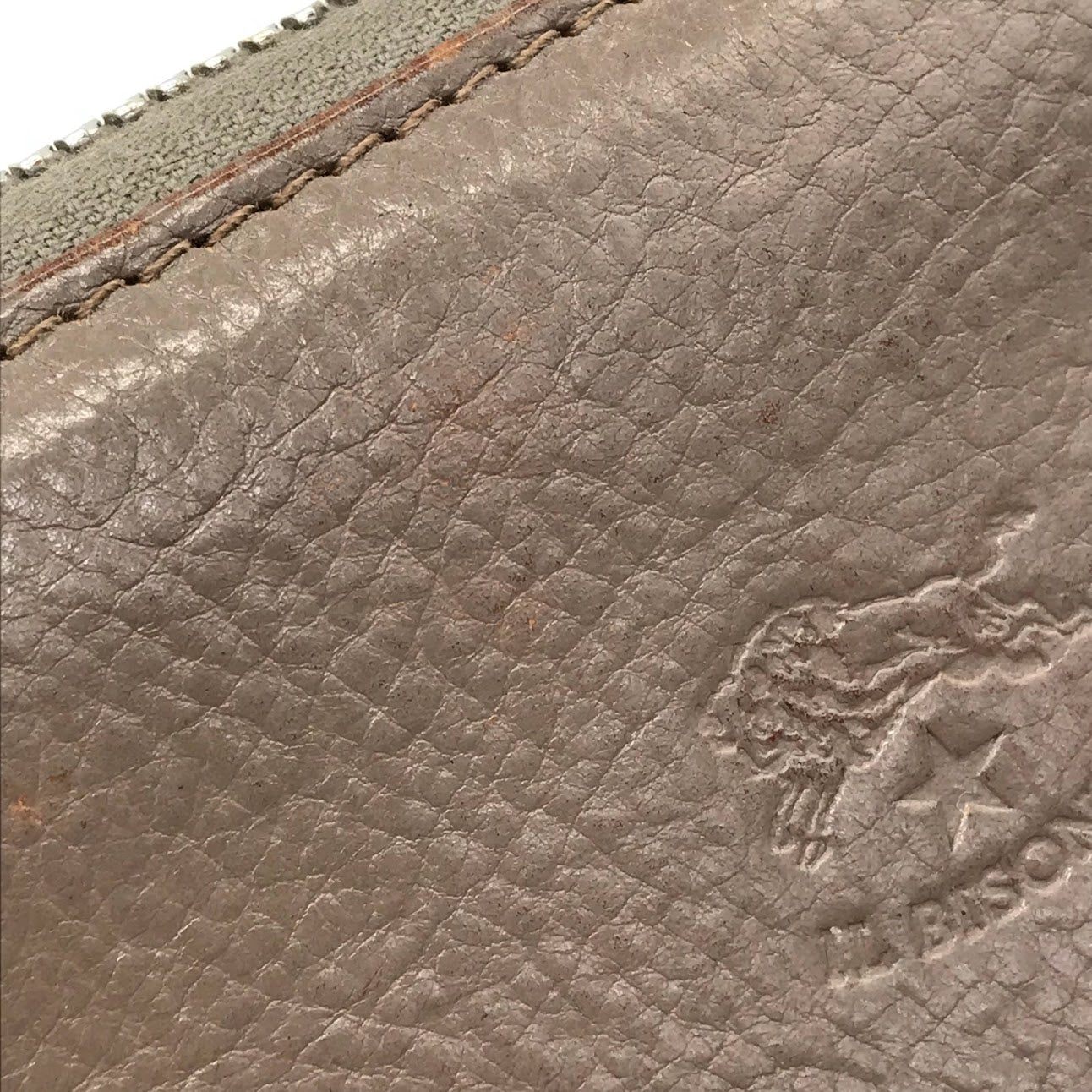 IL BISONTE | イルビゾンテ ラウンドファスナー長財布 長財布 C1166 グレージュ【倉吉店】
