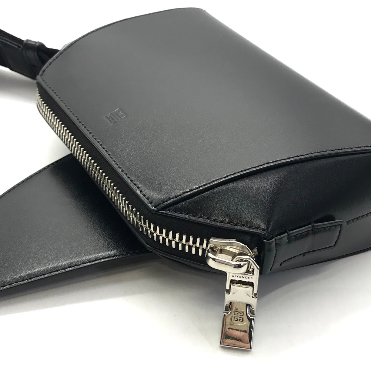 GIVENCHY | ジバンシィ アンティゴナスモール クロスボディバッグ ボディバッグ BKU01TK14L ブラック【倉吉店】