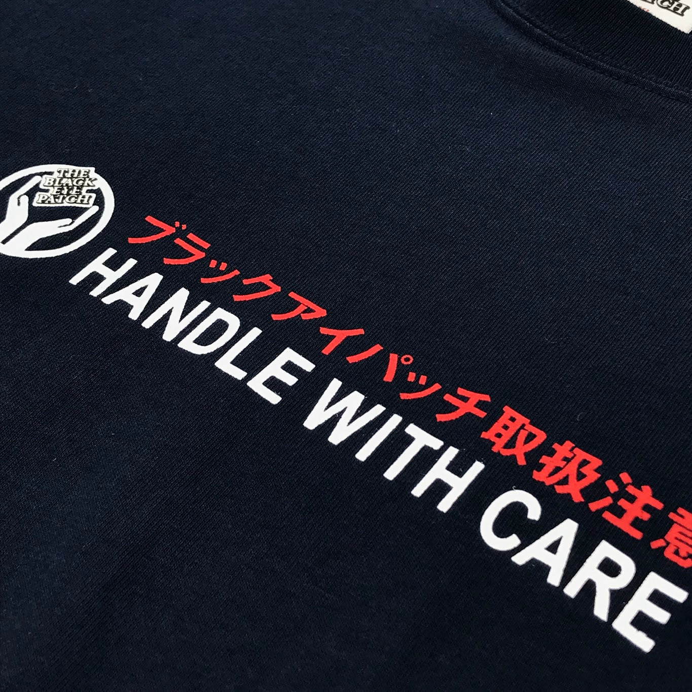 BlackEyePatch | ブラックアイパッチ HANDLE WITH CARE TEE 半袖Ｔシャツ ネイビー サイズ：XL【倉吉店】