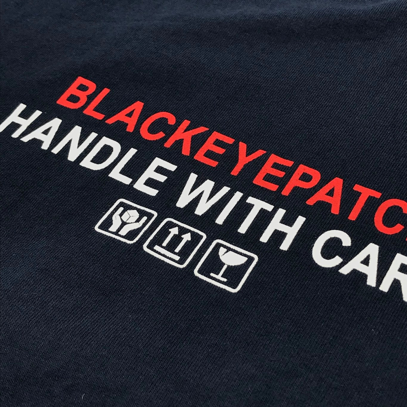 BlackEyePatch | ブラックアイパッチ HANDLE WITH CARE TEE 半袖Ｔシャツ ネイビー サイズ：XL【倉吉店】