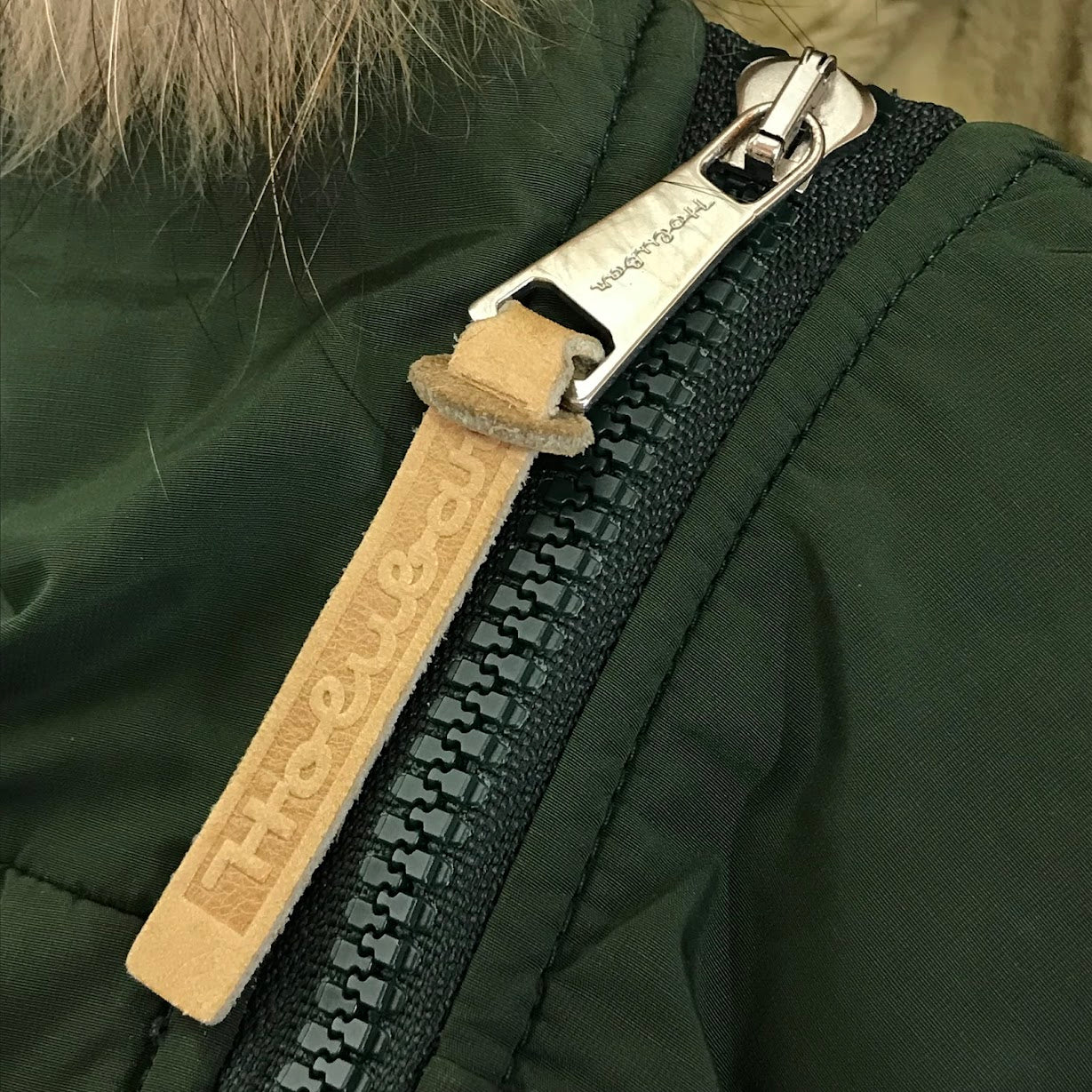 HOLUBAR MOUNTAINEERI | ホルバーマウンテニアリング SVEN PARKA ダウンジャケット グリーン サイズ：3【倉吉店】