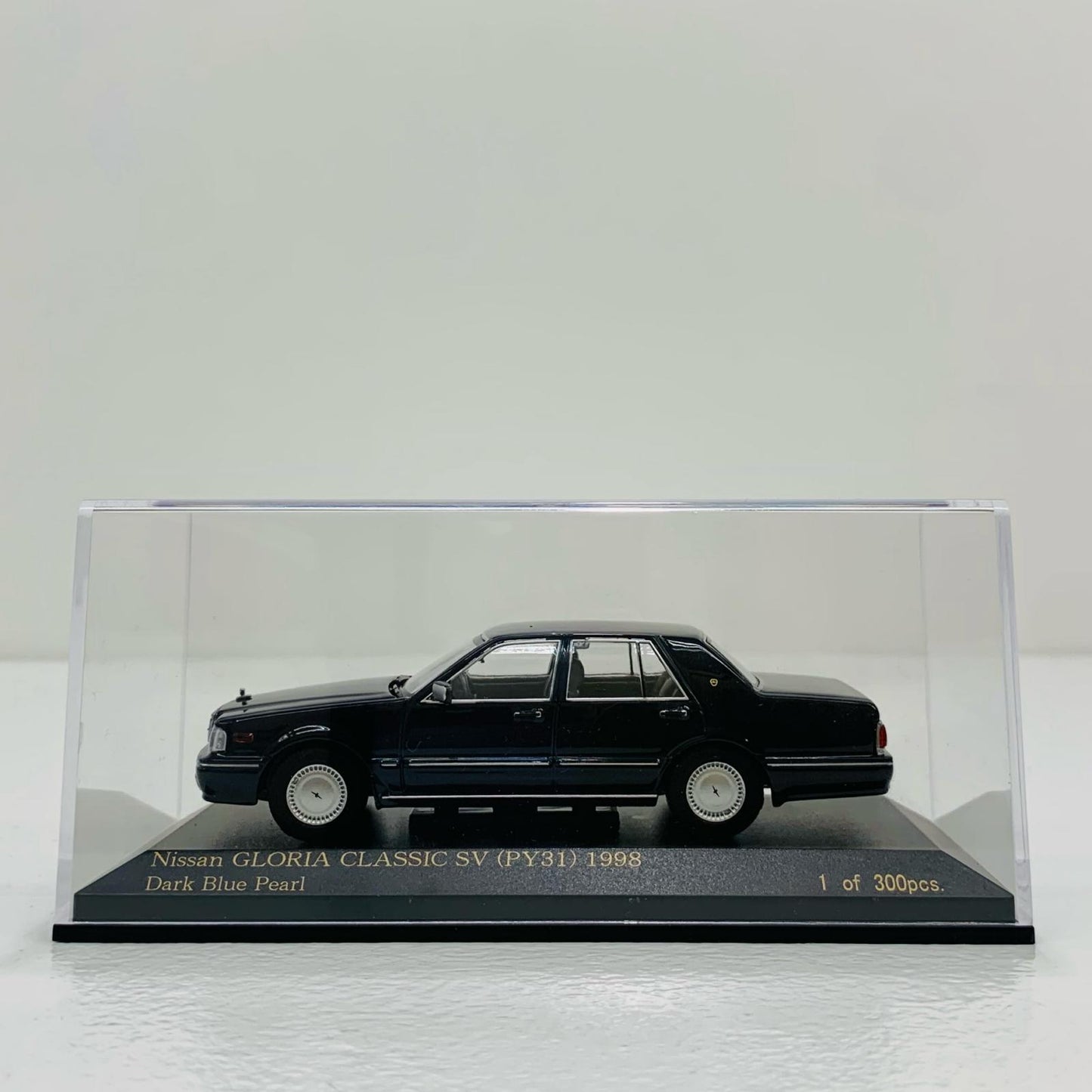 【中古】 日産 グロリア CLASSIC SV (PY31) 1998(ダークブルー