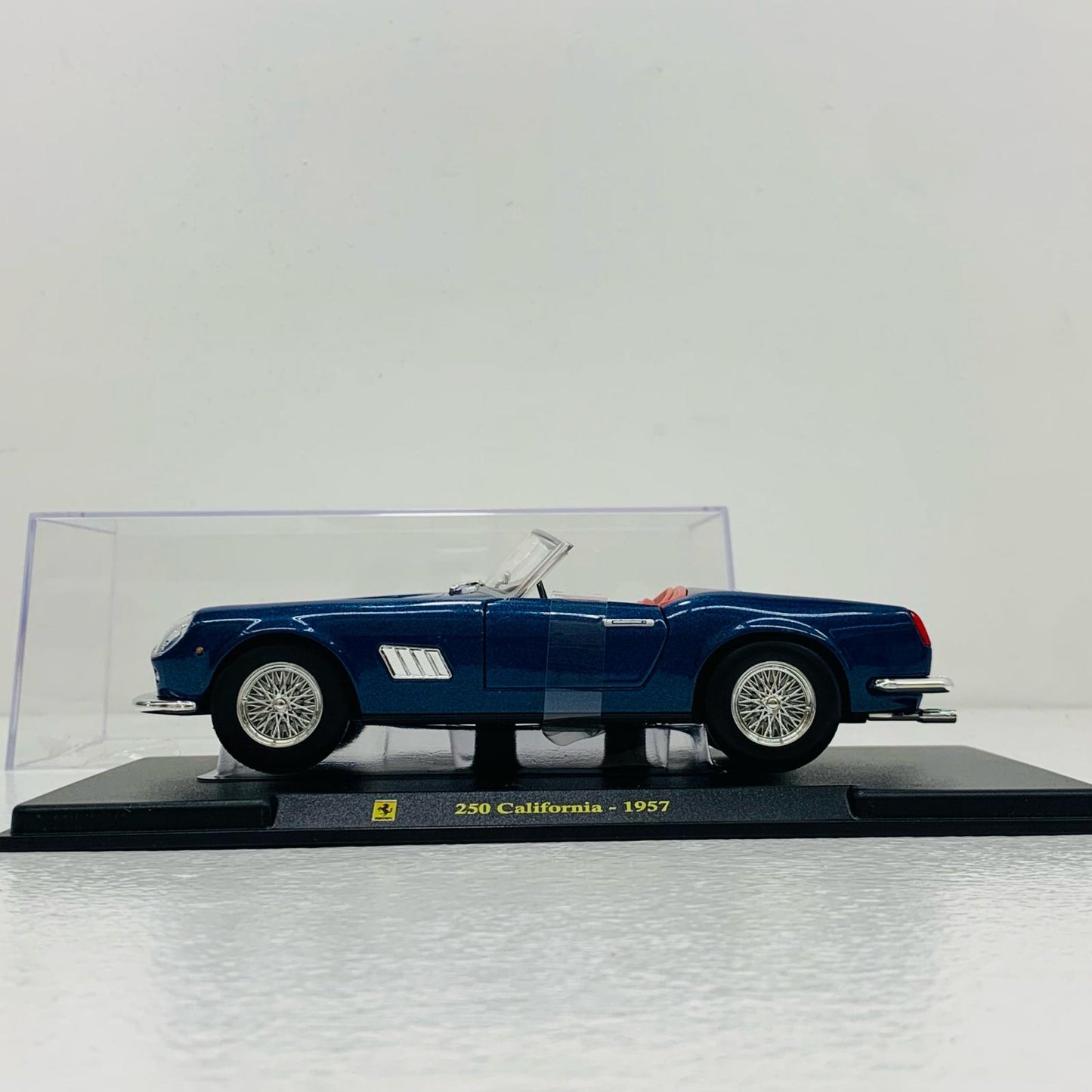 【中古】 Ferrari 250 CALIFORNIA 1957(ブルー) 1/24 ミニカー 同梱