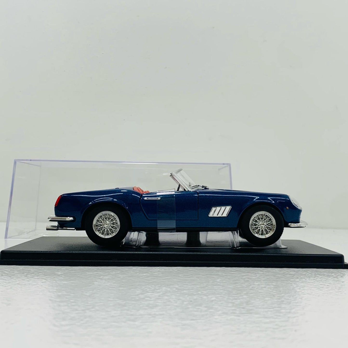 【中古】 Ferrari 250 CALIFORNIA 1957(ブルー) 1/24 ミニカー 同梱
