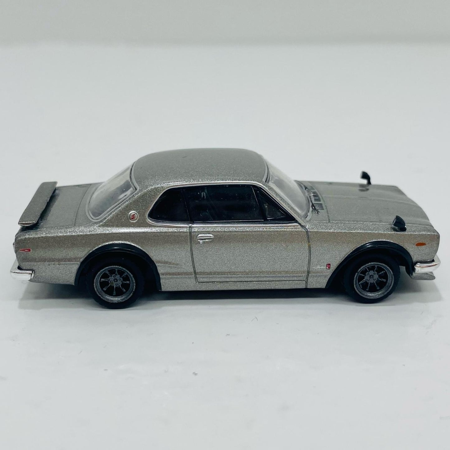【中古】 1/64 Nissan Skyline 2000 GT-R KPGC10(シルバー)