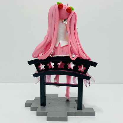 [Used] Sakura Miku AMP+ Figure ~Sakura Lantern ver.~ "Character Vocal Series 01 Hatsune Miku" [Figure]