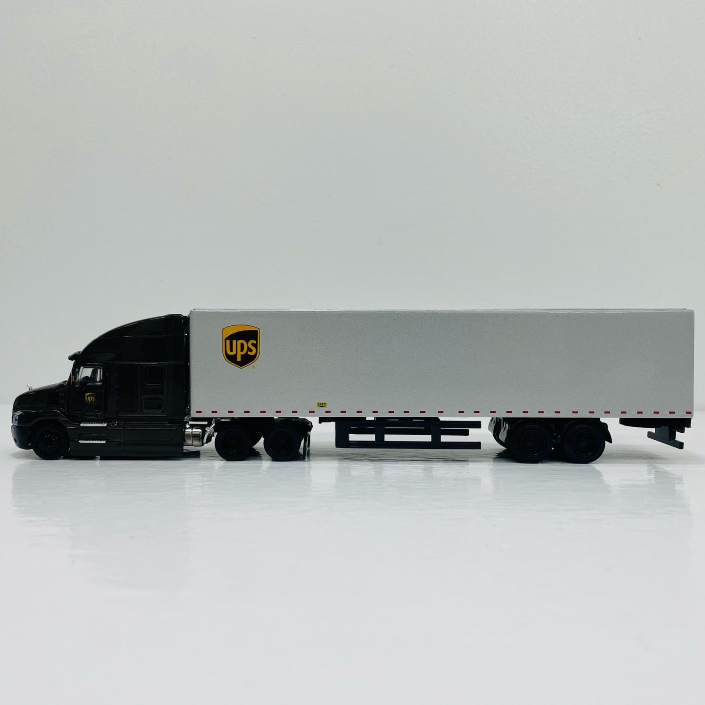 [Used] 1/64 2019 Mack Anthem 18 Wheeler Tractor-Trailer - United P