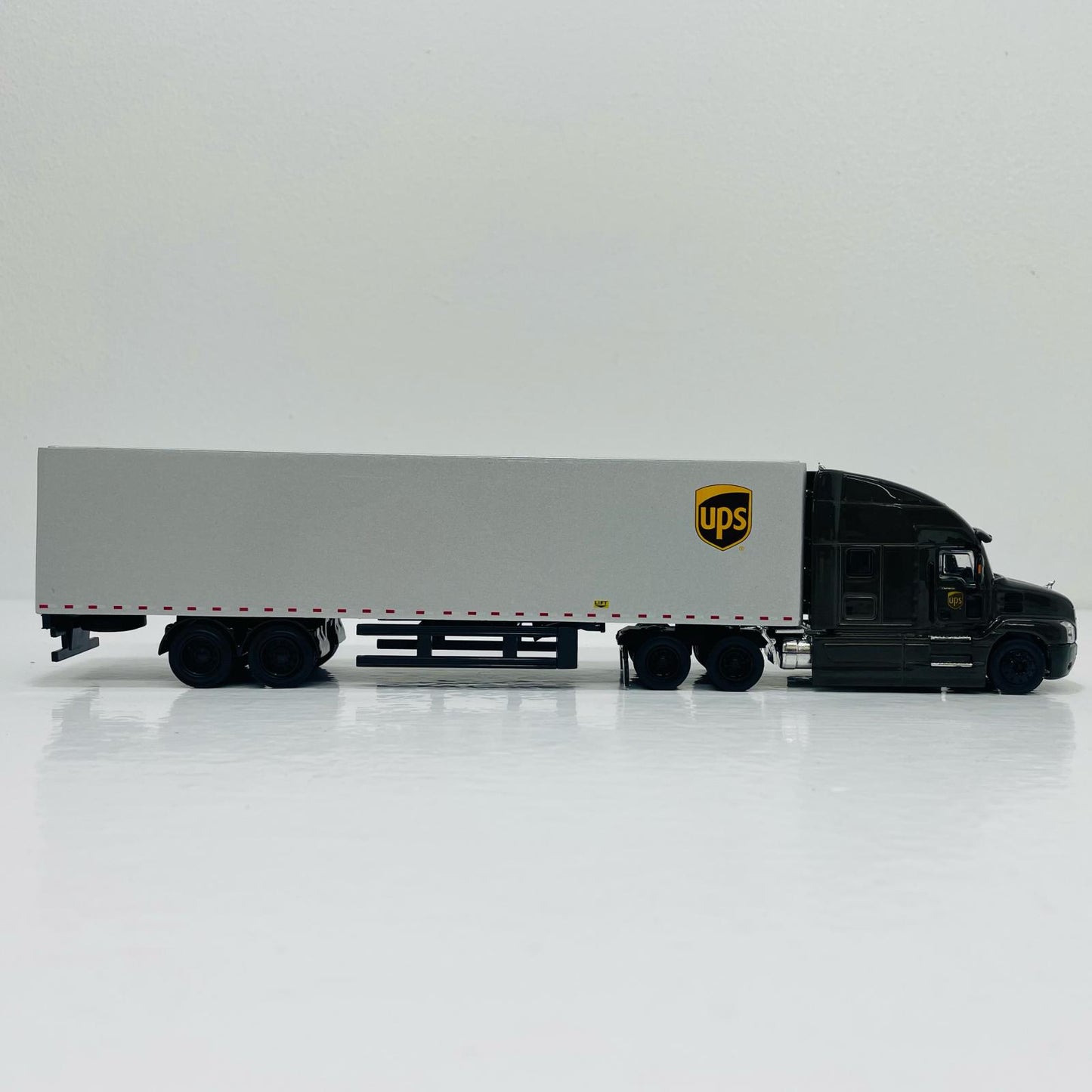 [Used] 1/64 2019 Mack Anthem 18 Wheeler Tractor-Trailer - United P