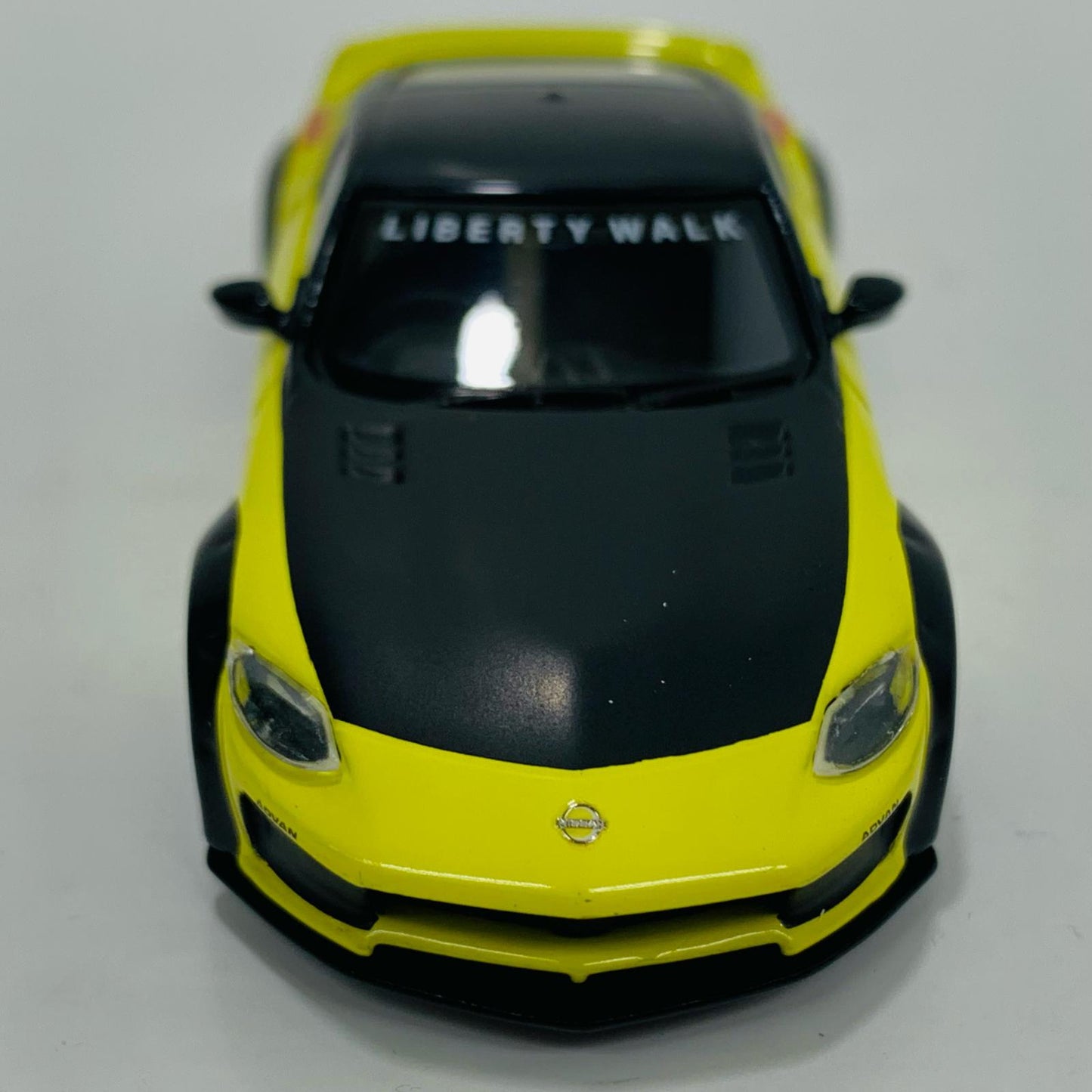 【中古】 1/64 Nissan Z LB★NATION WORKS 右ハンドル(イカズチイエロー) 「ミニGTシリーズ」