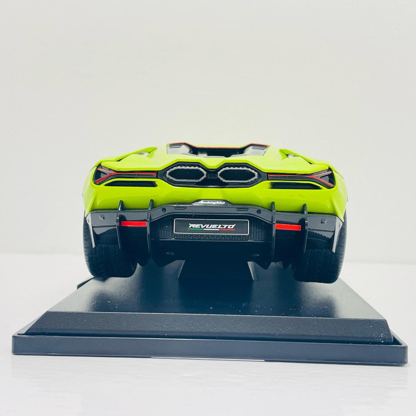 1/18 Lamborghini Revuelto (light green)