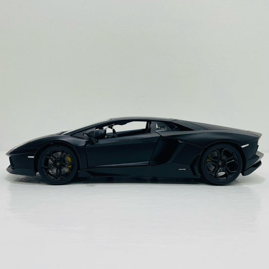 1/18 Lamborghini Aventador LP 700-4(ブラック)
