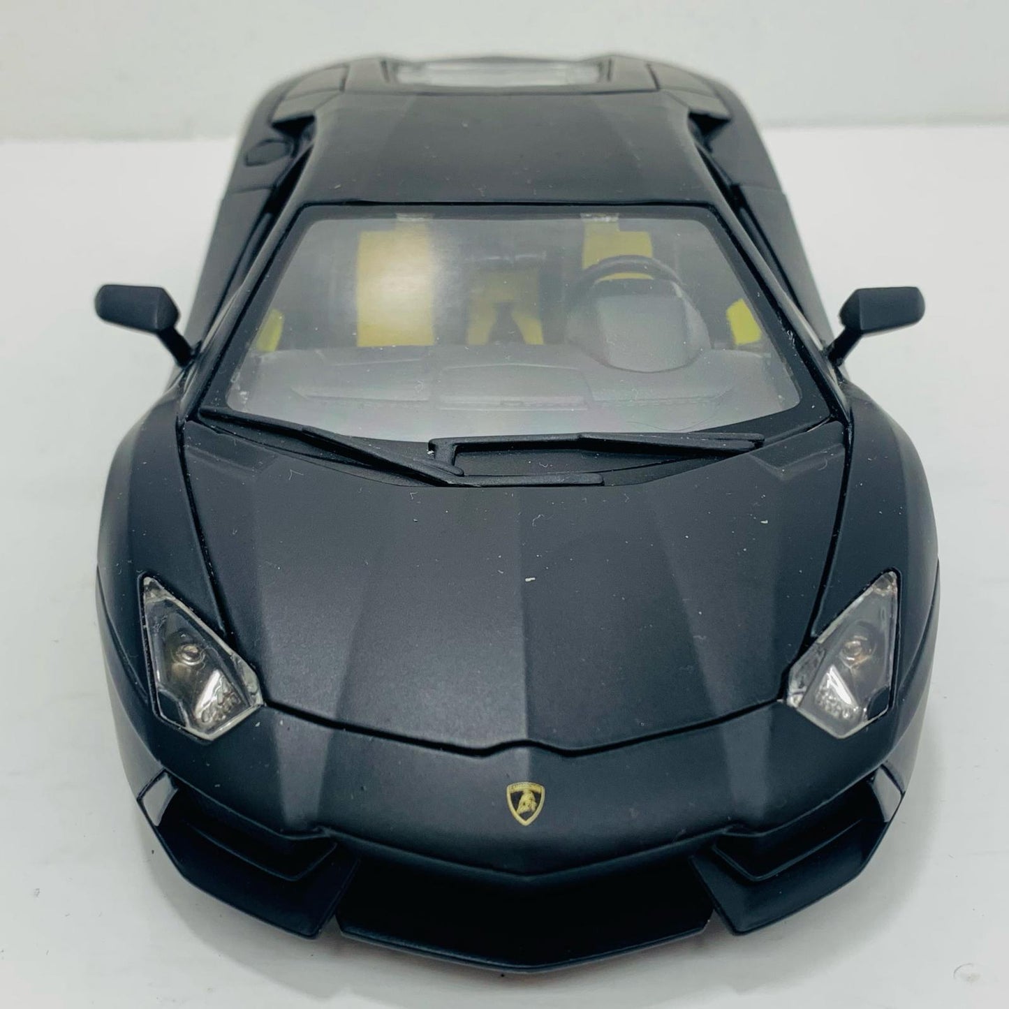 1/18 Lamborghini Aventador LP 700-4(ブラック)
