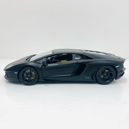 1/18 Lamborghini Aventador LP 700-4(ブラック)