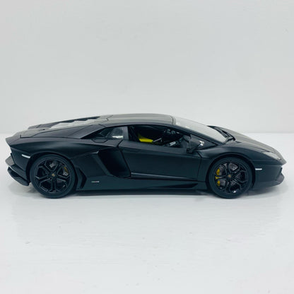 1/18 Lamborghini Aventador LP 700-4(ブラック)