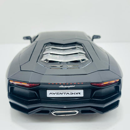 1/18 Lamborghini Aventador LP 700-4(ブラック)