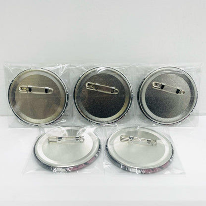 C賞 冨岡義勇 57mm箔押し缶バッジ 「WEBSHOPくじ 鬼滅の刃 柱稽古編 第二話『水柱・冨岡義勇の痛み』柱描き下ろしイラスト」