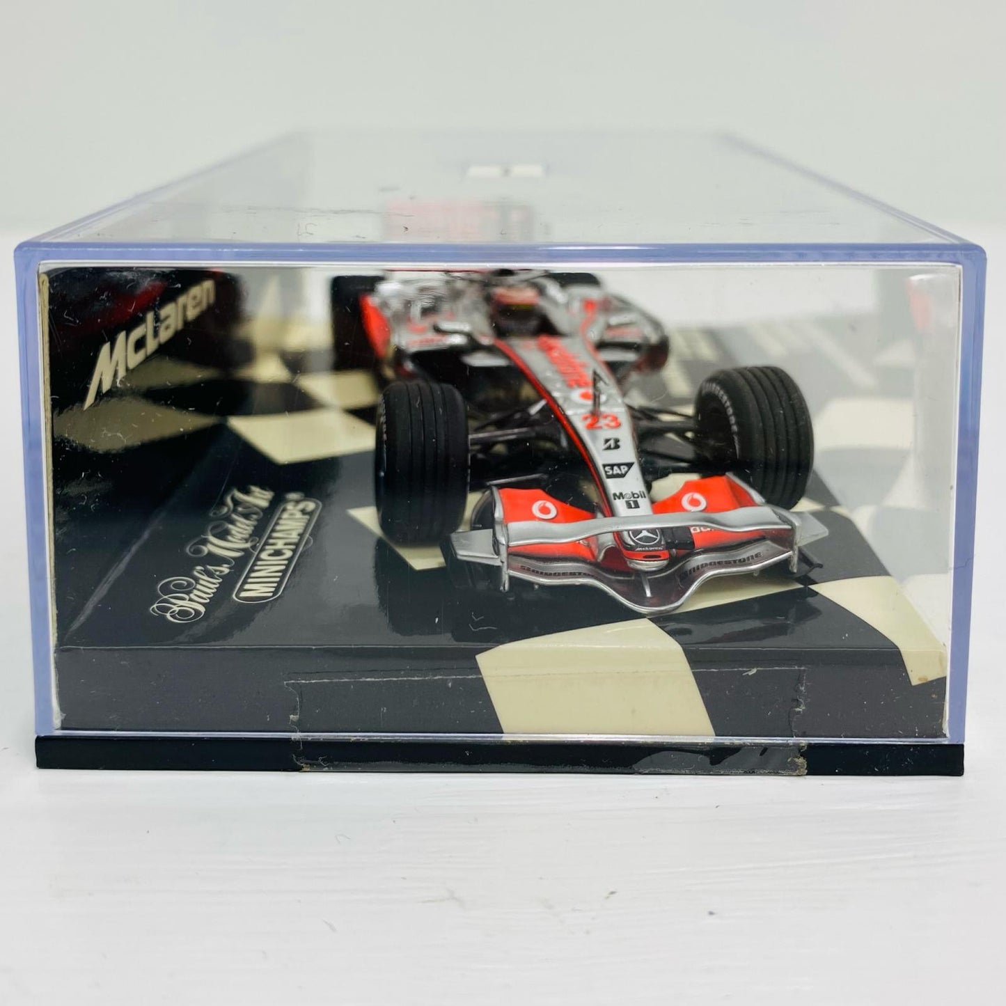 1/43 VODAFONE McLAREN MERCEDES SHOWCAR 2008 Mobil #23(シルバー×レッド)