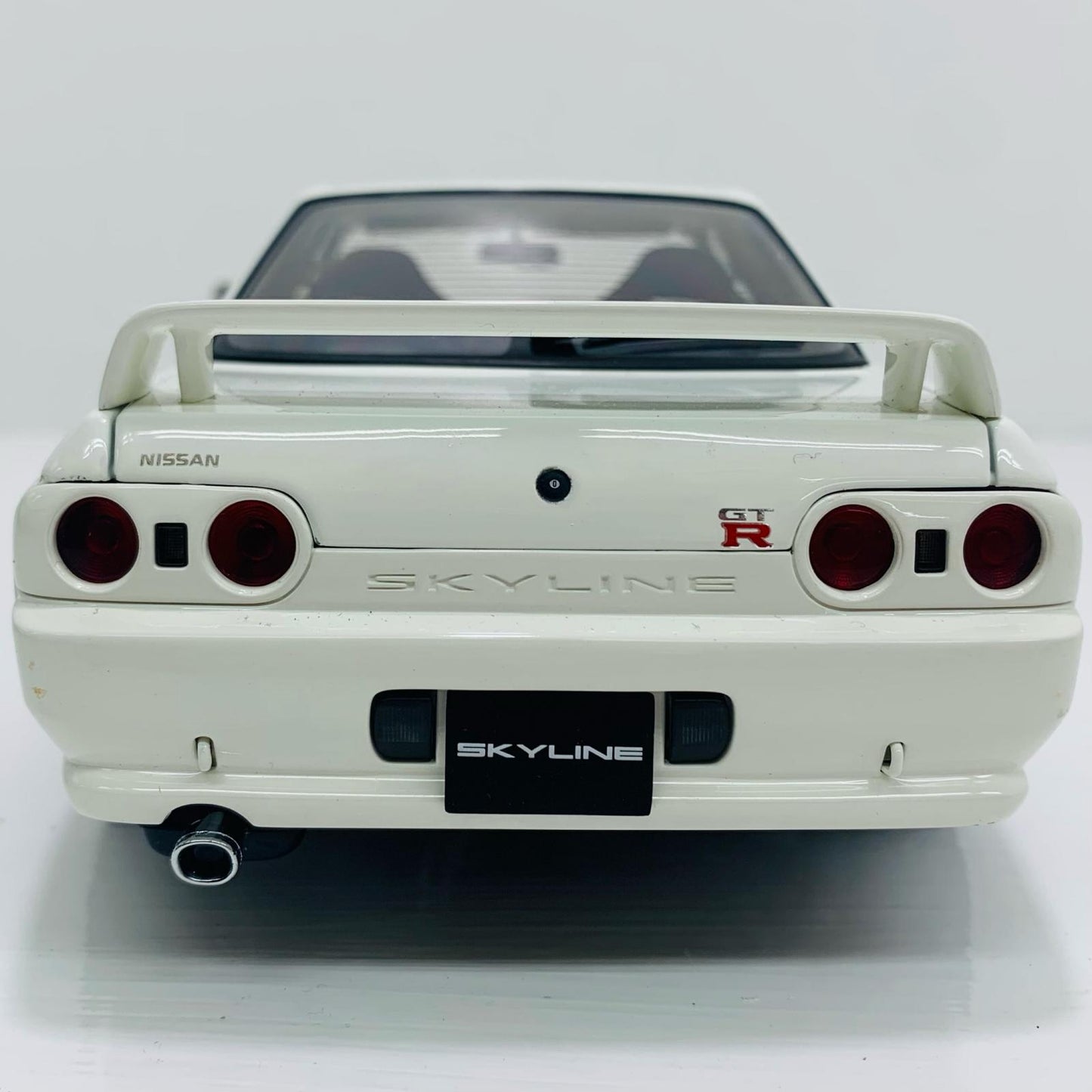 1/18 NISSAN SKYLINE GT-R R32 (クリスタルホワイト)