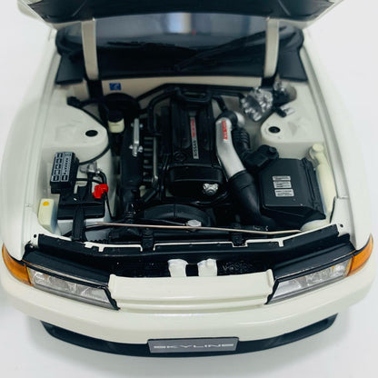 1/18 NISSAN SKYLINE GT-R R32 (クリスタルホワイト)