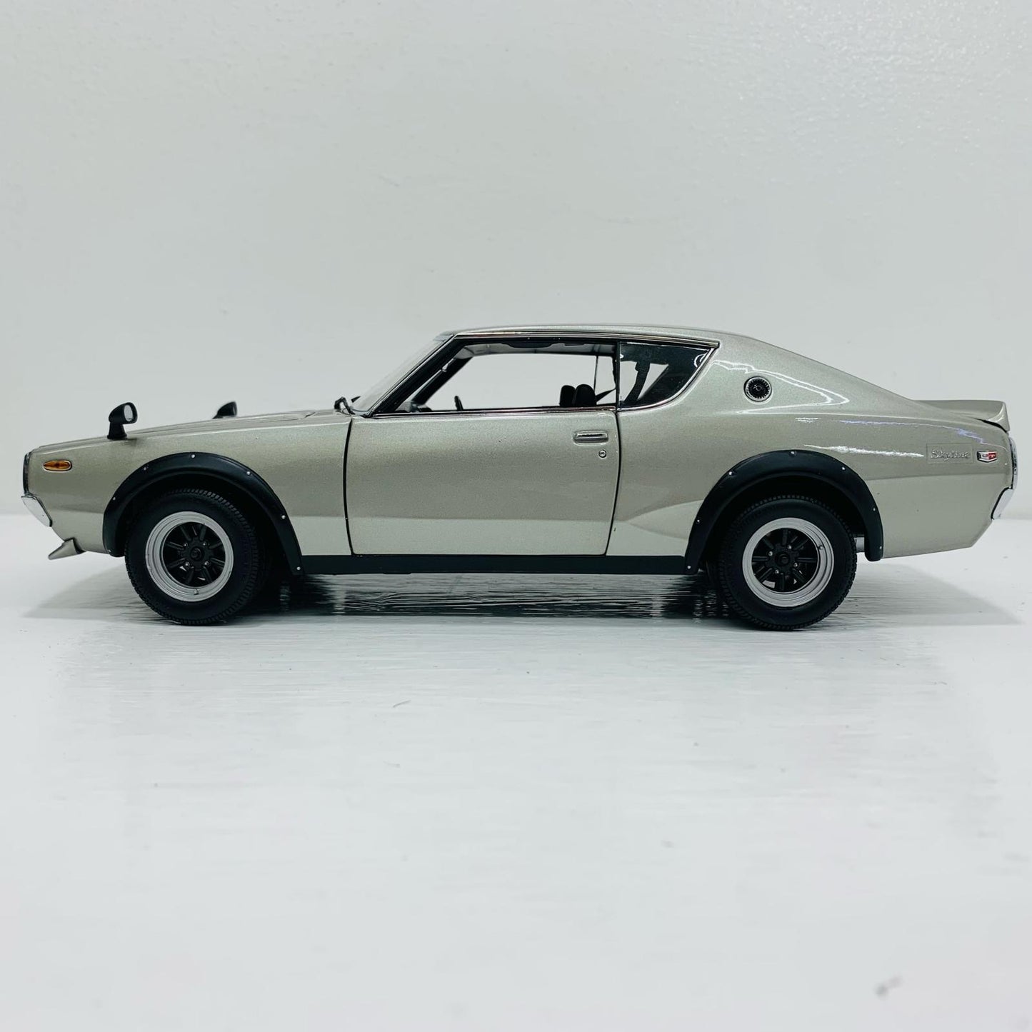 1/18 日産スカイライン GT-R ケン＆メリー Fスポイラー・RSワタナベホイル シルバー