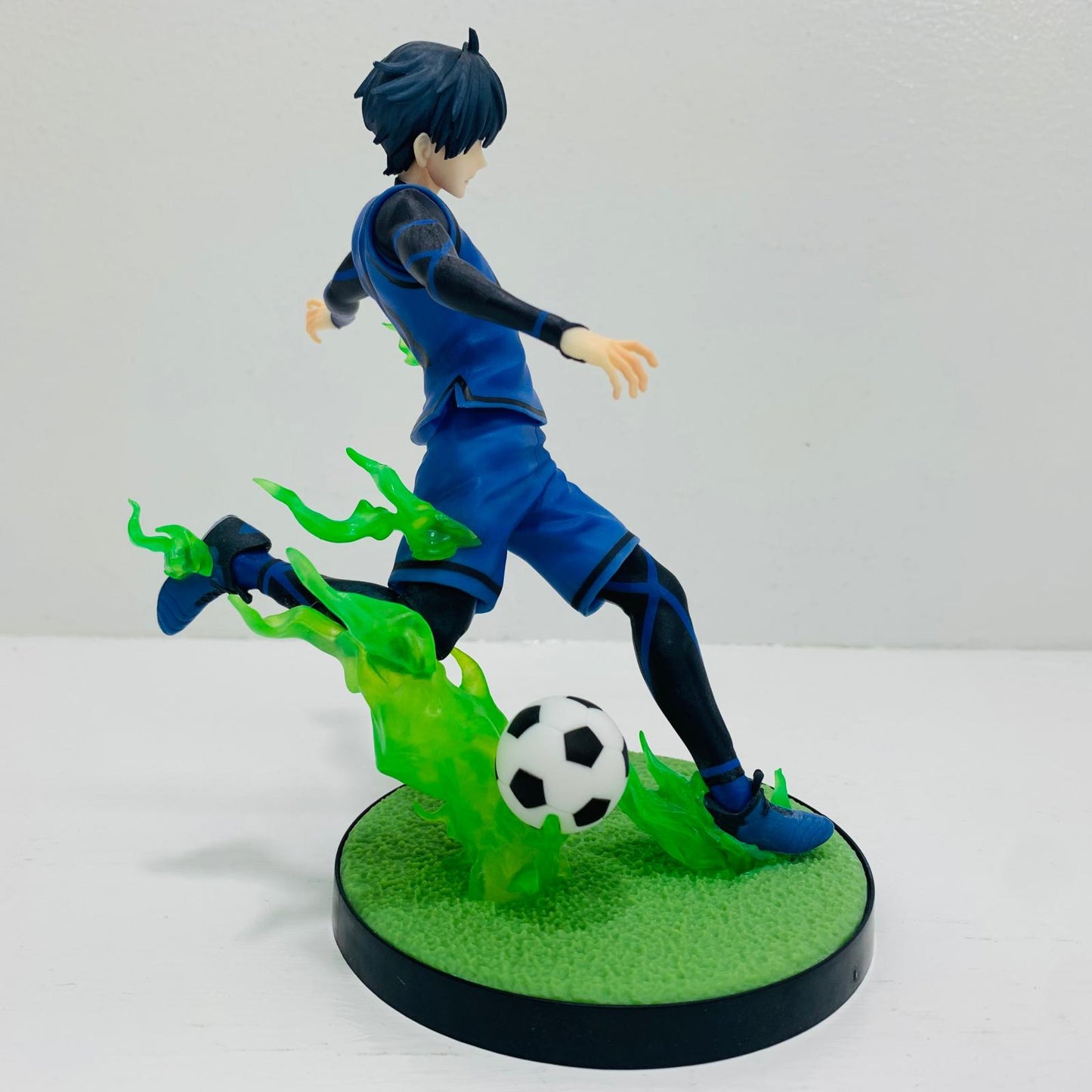 フィギュア A賞/潔世一フィギュア「武器を持て破壊者(ストライカー)よ!!/一番くじブルーロック」 一番くじ A賞【フィギュア】【飾磨店】