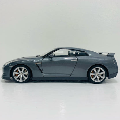 おもちゃ・玩具 1/18 NISSAN GT-R R35(グレイ) 「NISSAN MODEL CAR COLLECT【飾磨店】