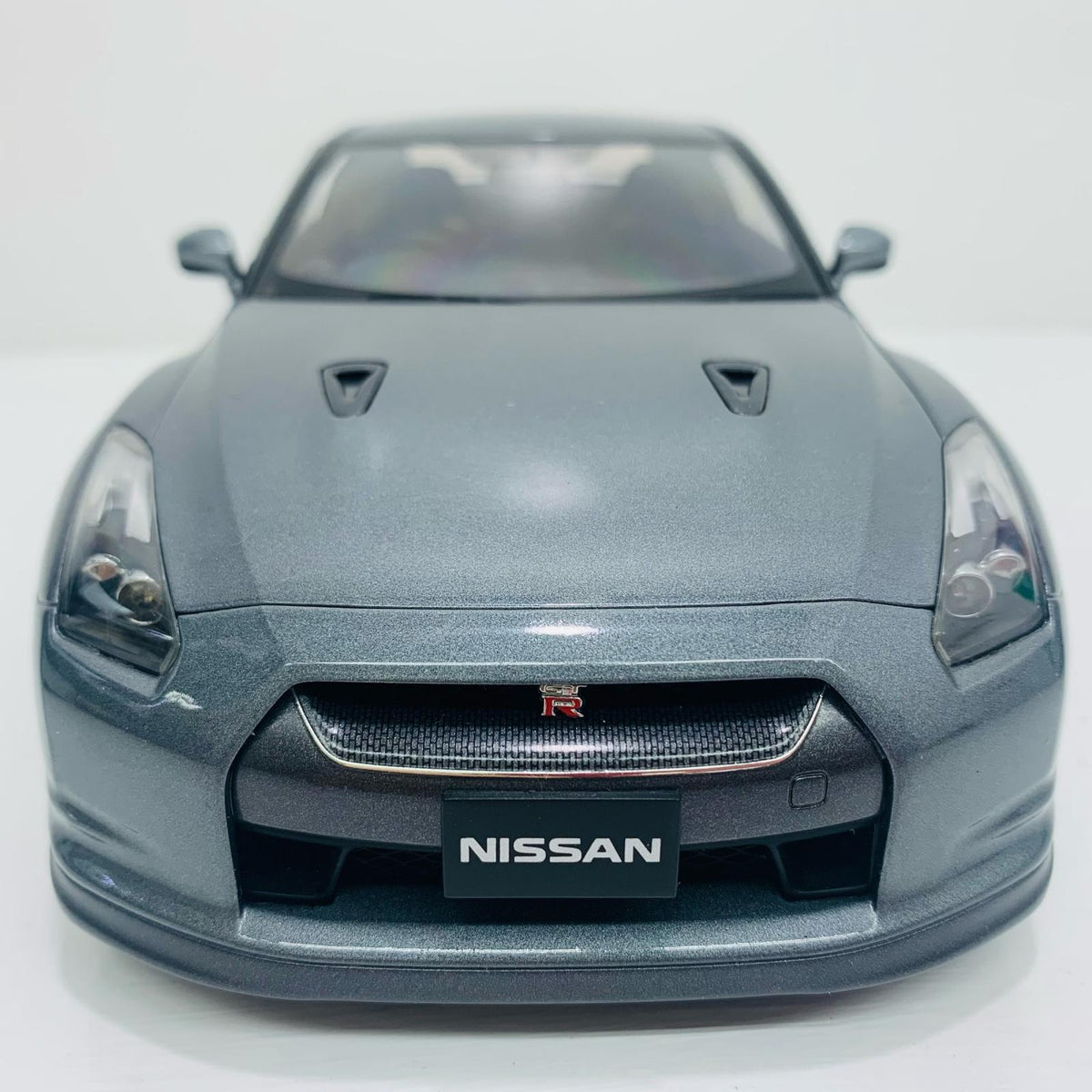 おもちゃ・玩具 1/18 NISSAN GT-R R35(グレイ) 「NISSAN MODEL CAR COLLECT【飾磨店】