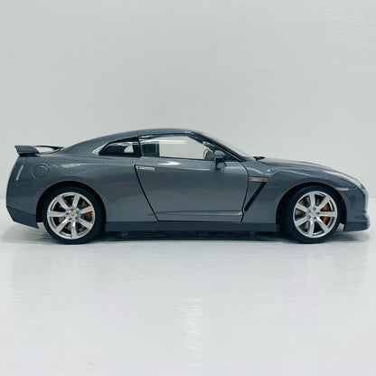 おもちゃ・玩具 1/18 NISSAN GT-R R35(グレイ) 「NISSAN MODEL CAR COLLECT【飾磨店】
