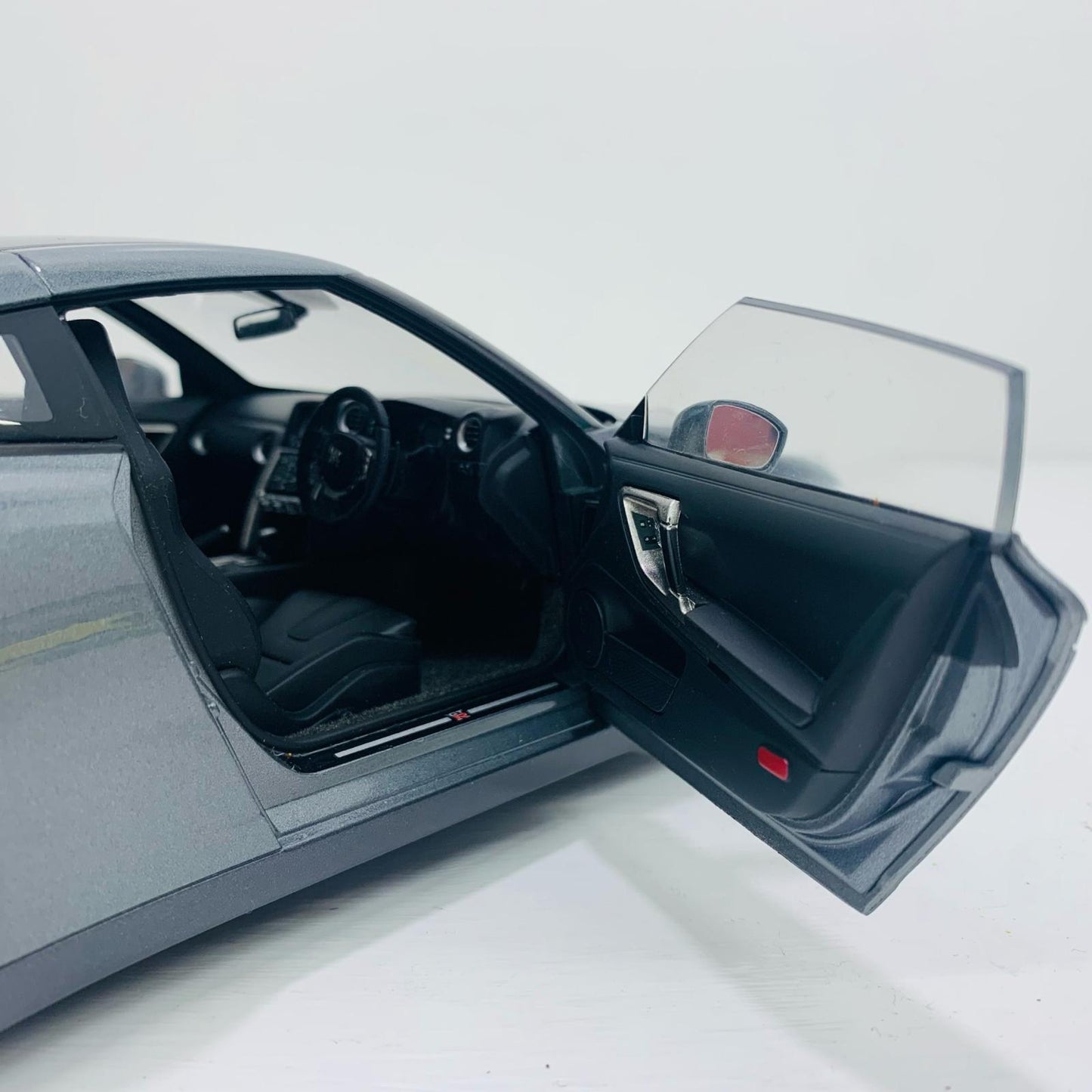 おもちゃ・玩具 1/18 NISSAN GT-R R35(グレイ) 「NISSAN MODEL CAR COLLECT【飾磨店】