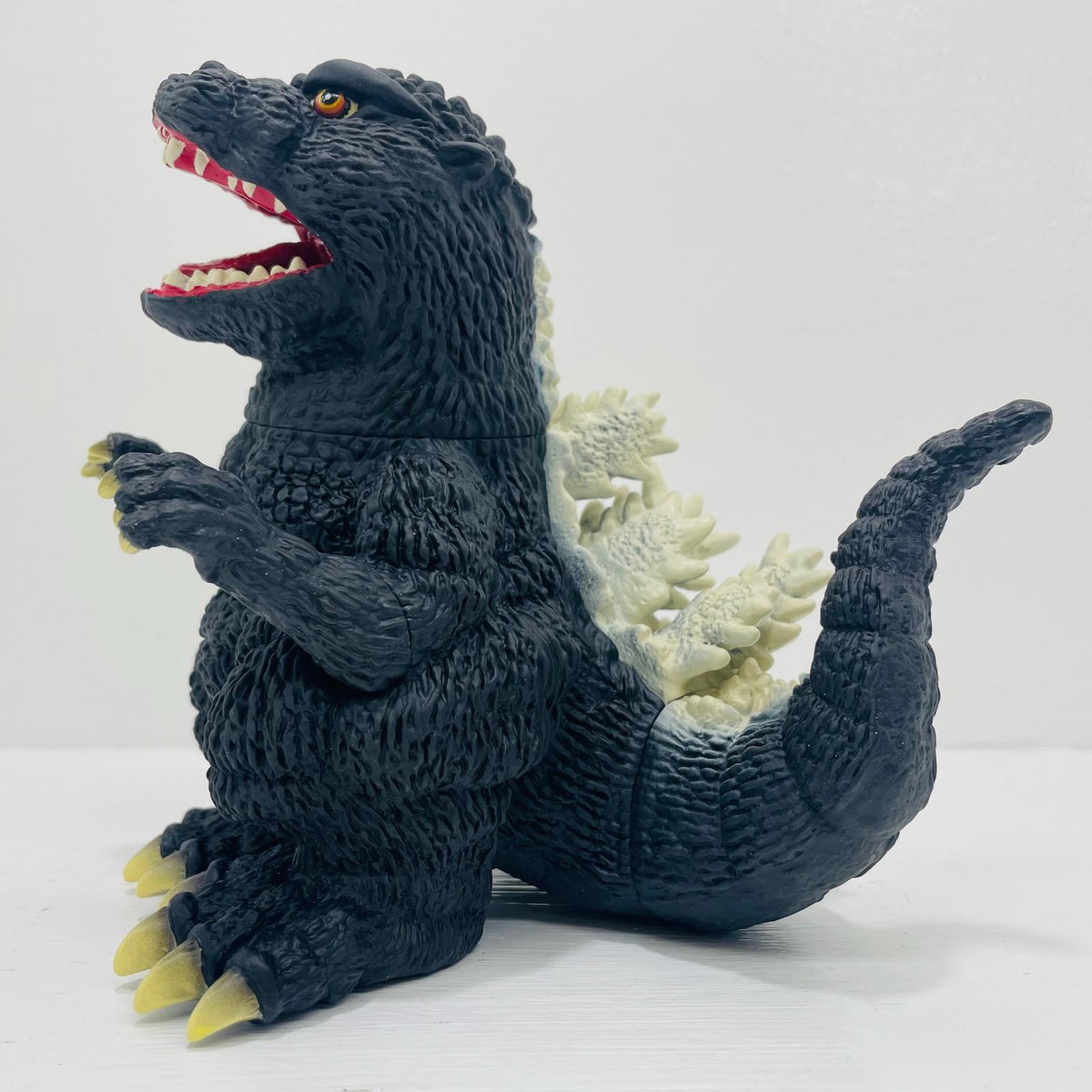 フィギュア ゴジラ「ゴジラ(1995)」東宝怪獣シリーズ鎮座獣ゴジラ(1995)【フィギュア】【飾磨店】