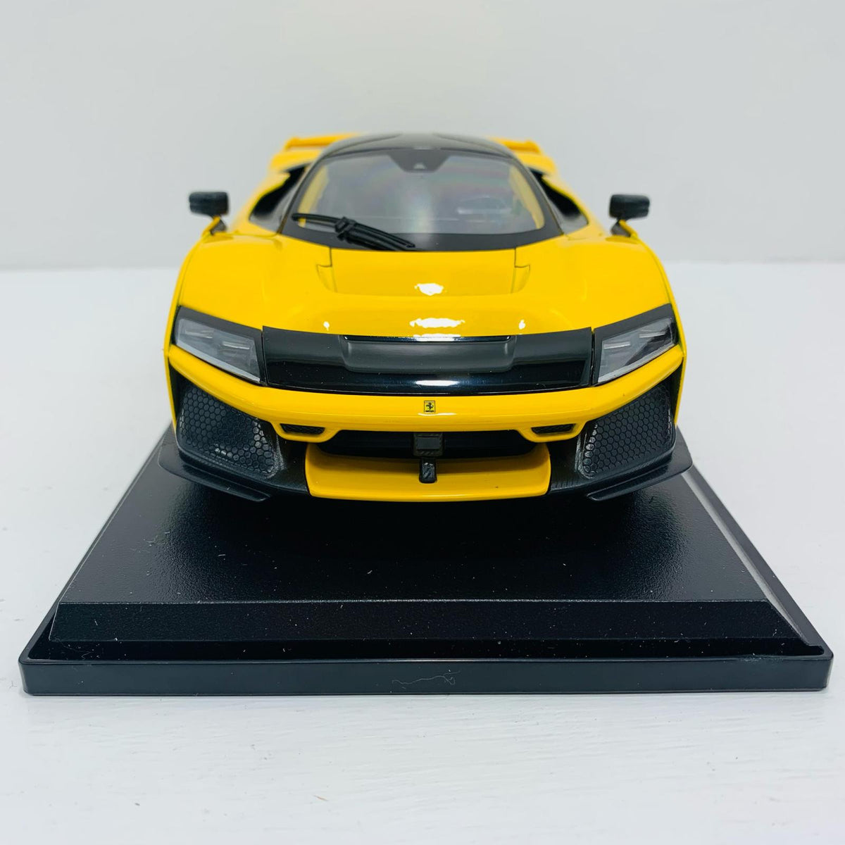おもちゃ・玩具 1/18 Ferrari F80 Special Edition (イエロー) Maisto【飾磨店】