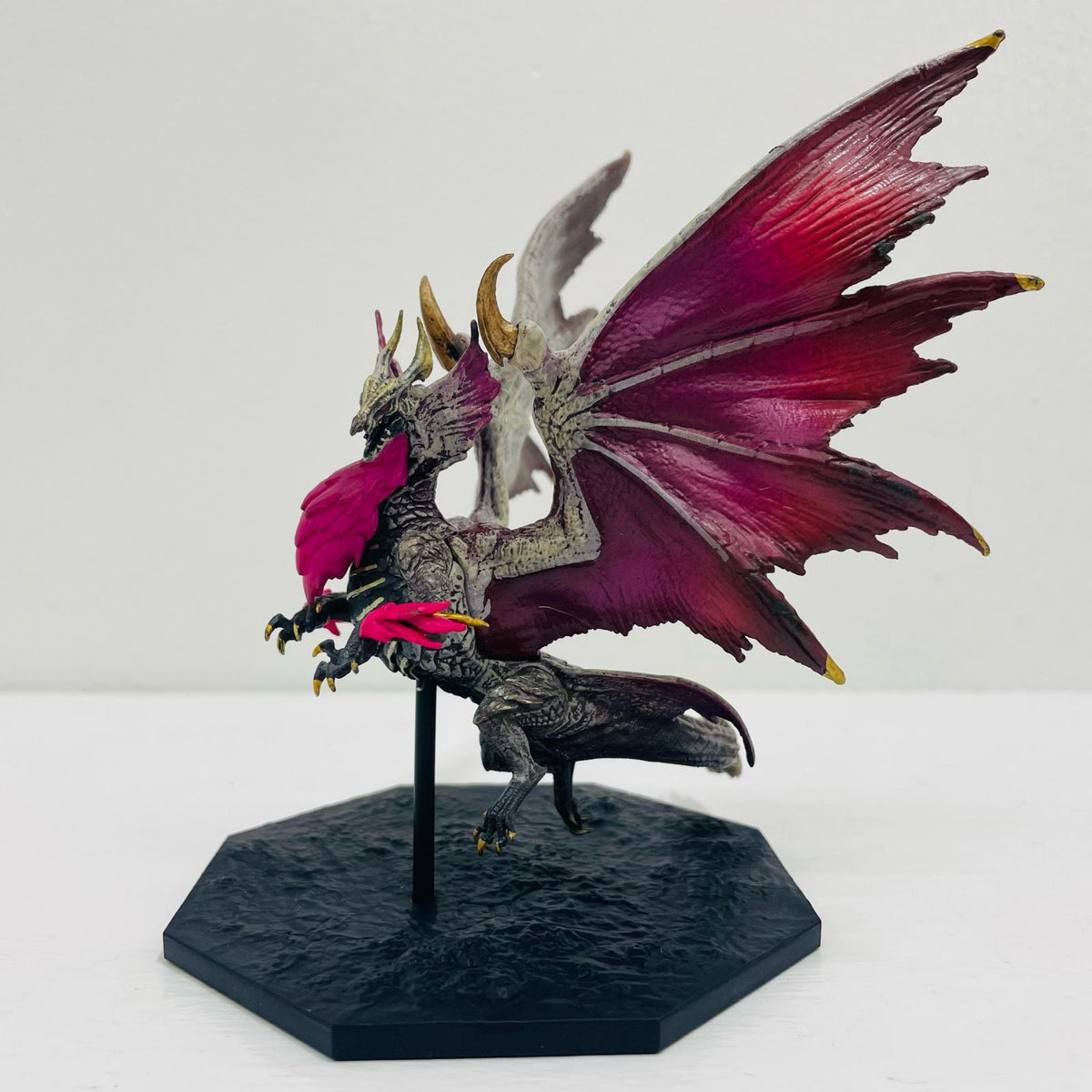 フィギュア 爵銀龍メル・ゼナ「モンスターハンター」カプコンフィギュアビルダーキューブ【フィギュア】【飾磨店】