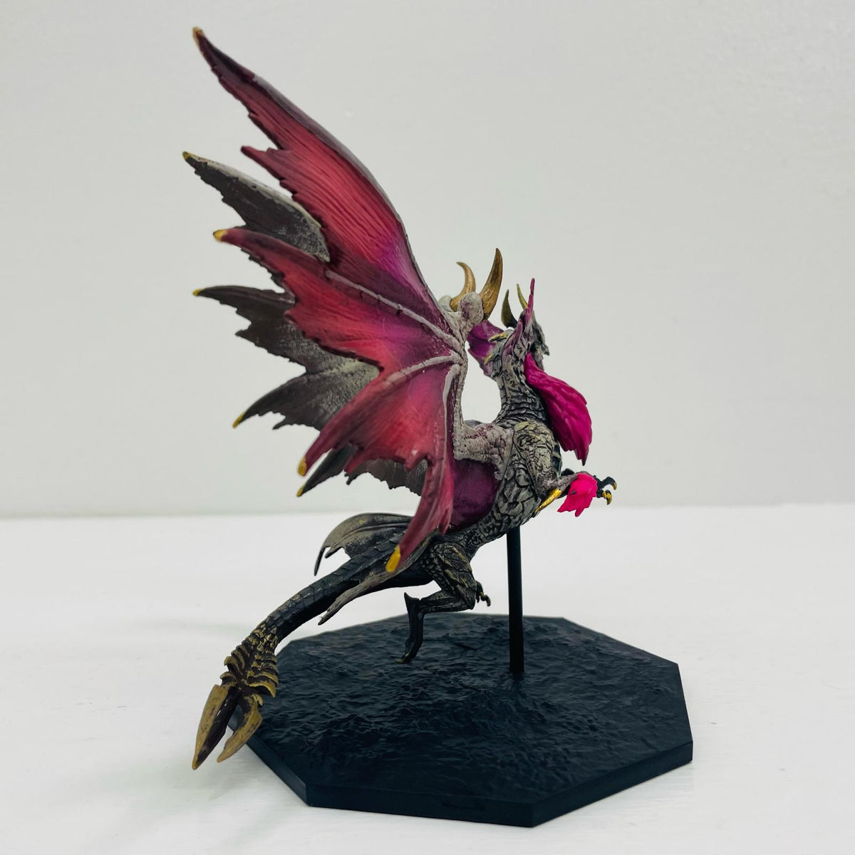 フィギュア 爵銀龍メル・ゼナ「モンスターハンター」カプコンフィギュアビルダーキューブ【フィギュア】【飾磨店】