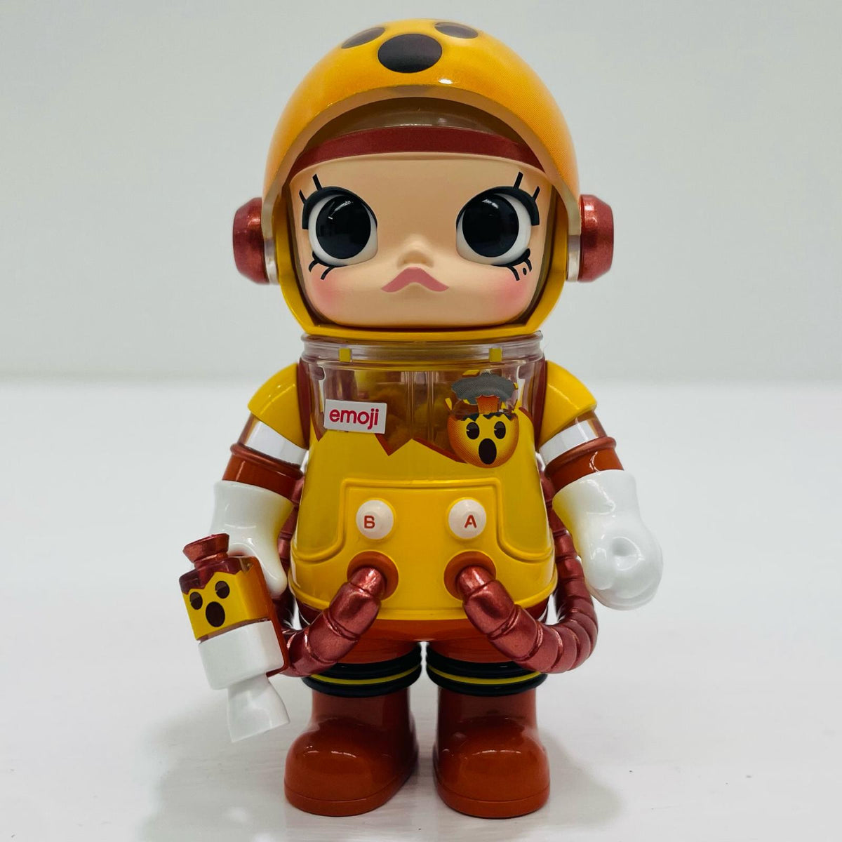 フィギュア 【シークレット1】OPEN MINDED 「POPMART MEGA SPACE MOLLY 100%×emoji シリーズ」【フィギュア】【飾磨店】