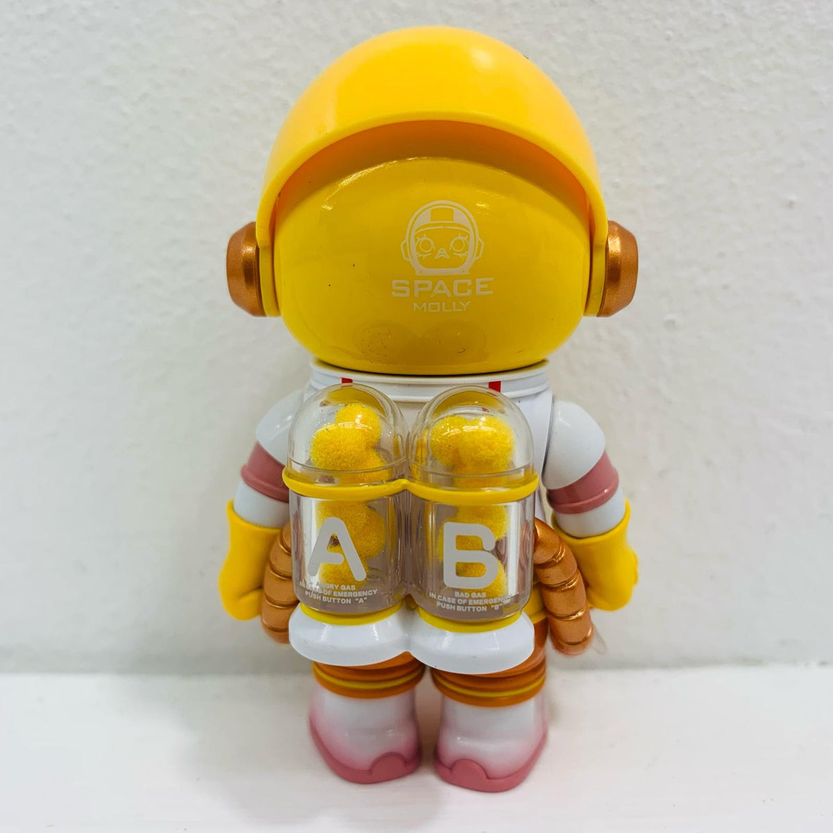 フィギュア WORN OUT 「POPMART MEGA SPACE MOLLY 100%×emoji シリーズ【フィギュア】【飾磨店】