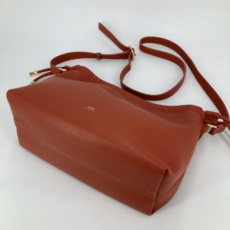 A.P.C | アーペーセー SAC NINON CROSSBODY BAG ショルダーバッグ PUAAT-F61583 オレンジ【イオン広店】