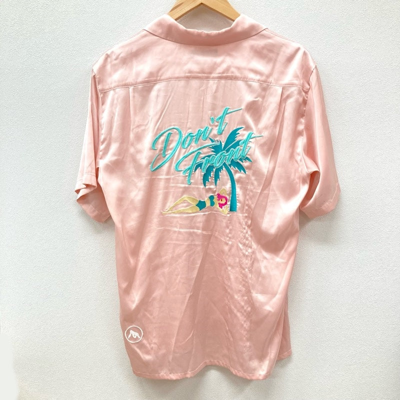 X-LARGE | エクストララージ S/S ACCIDENT SATIN SHIRT 半袖シャツ 01192404 ピンク サイズ：M【イオン広店】