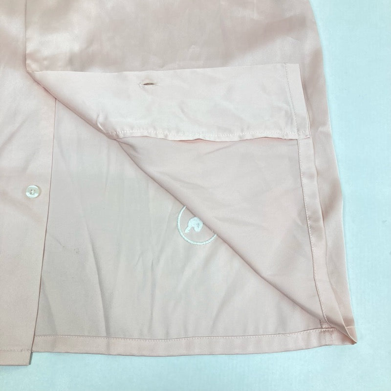 X-LARGE | エクストララージ S/S ACCIDENT SATIN SHIRT 半袖シャツ 01192404 ピンク サイズ：M【イオン広店】
