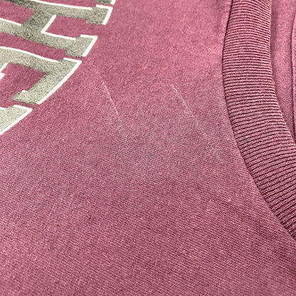 NECESSARY or UNNECESSARY | ネセサリーオアアンネセサリー UNIVERSITY OF NOWHERE 半袖Ｔシャツ レッド サイズ：XL【イオン広店】