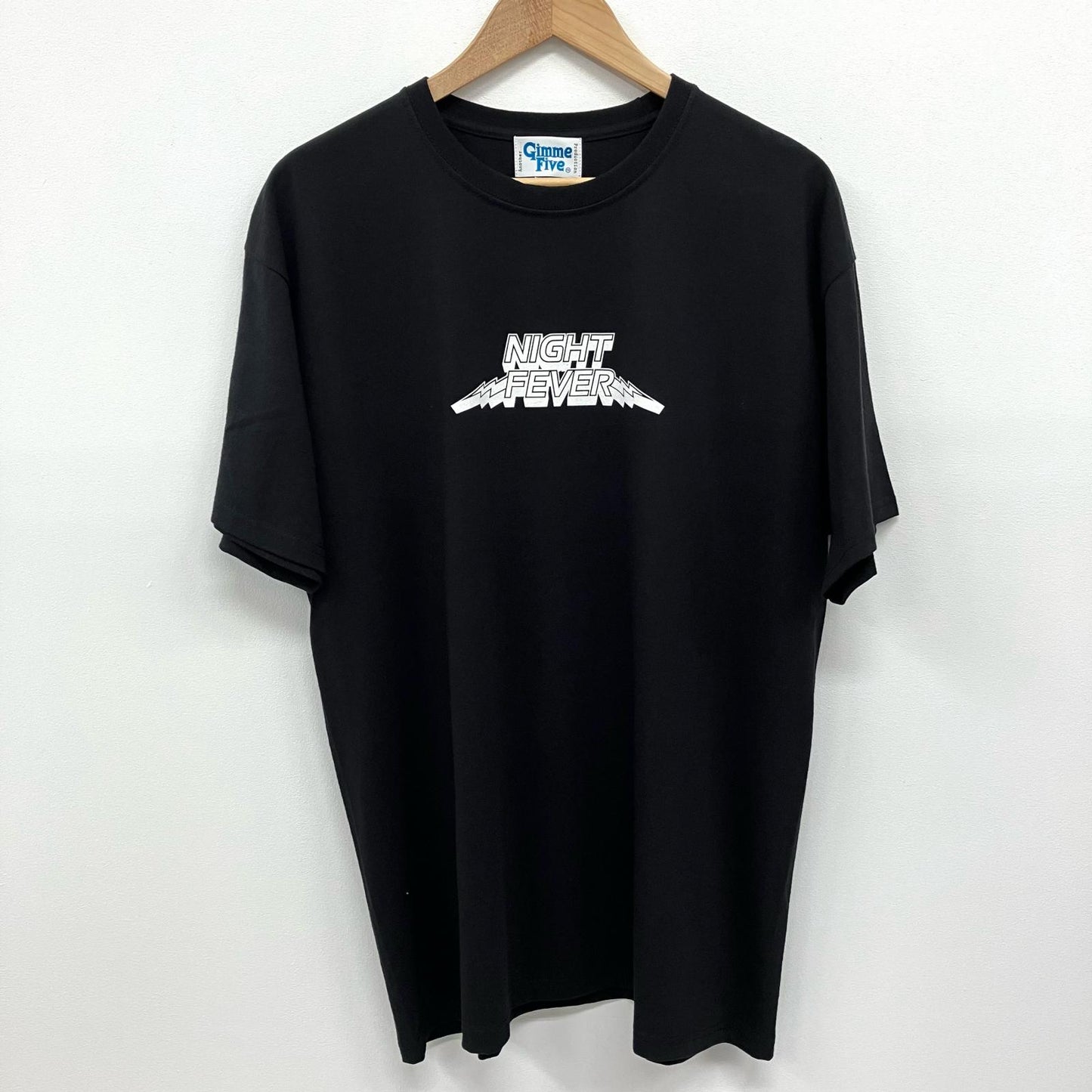 GIMME FIVE | ギミーファイブ NIGHT FEVER 半袖Ｔシャツ ブラック サイズ：XL【イオン広店】