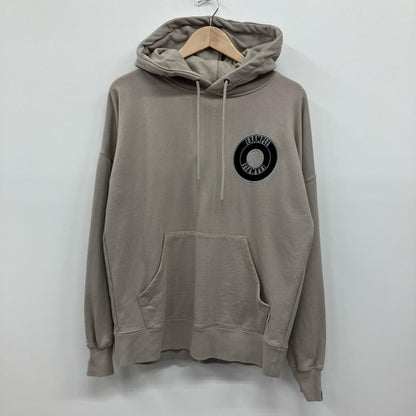 EXAMPLE | イグザンプル ROUND LOGO HOODIE パーカー ベージュ サイズ：M【イオン広店】