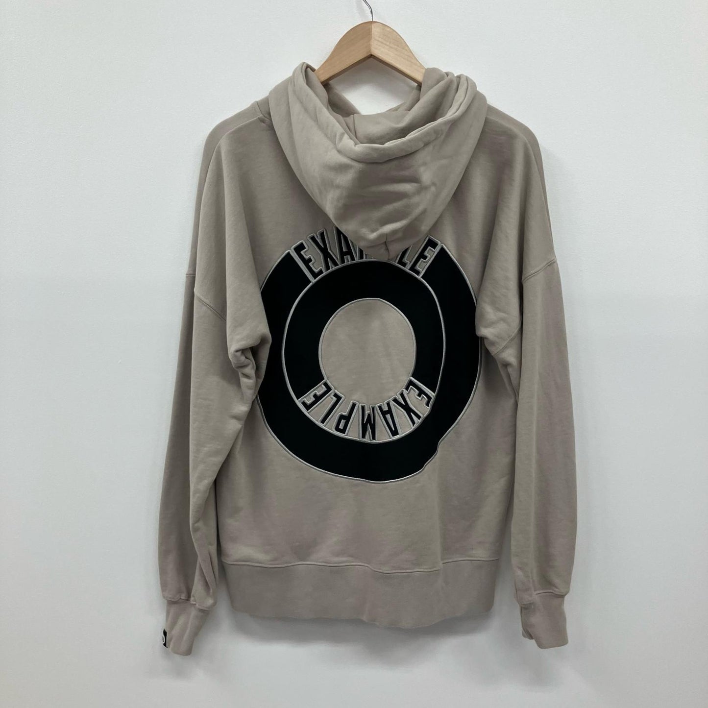 EXAMPLE | イグザンプル ROUND LOGO HOODIE パーカー ベージュ サイズ：M【イオン広店】