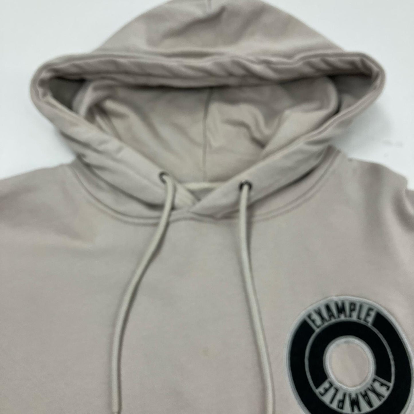 EXAMPLE | イグザンプル ROUND LOGO HOODIE パーカー ベージュ サイズ：M【イオン広店】