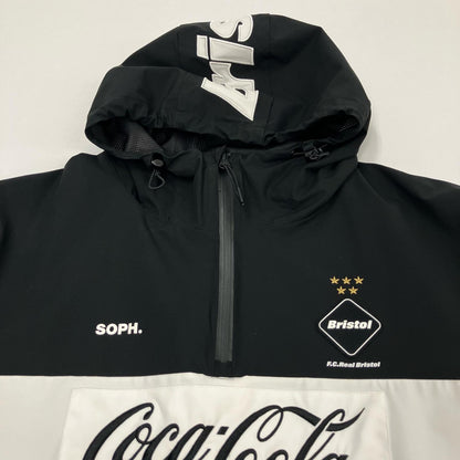 FCRB | エフシーアールビー COCA-COLA HALF ZIP ANORAK その他アウター FCRB-200002 ブラック サイズ：M【イオン広店】