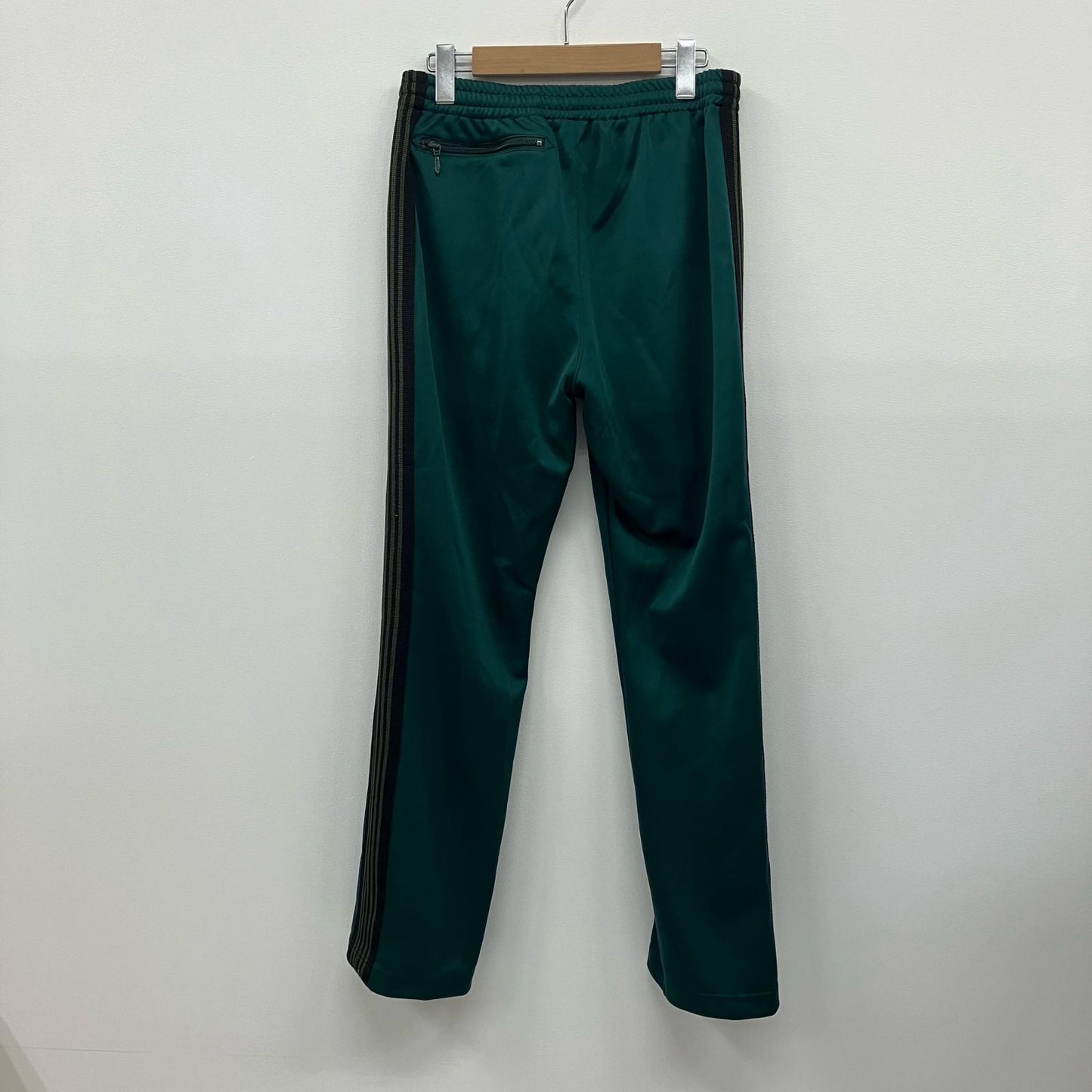 Needles | ニードルス Needles × jeans factory clothes SP NARROW TRAC パンツ HM387 グリーン サイズ：S【イオン広店】