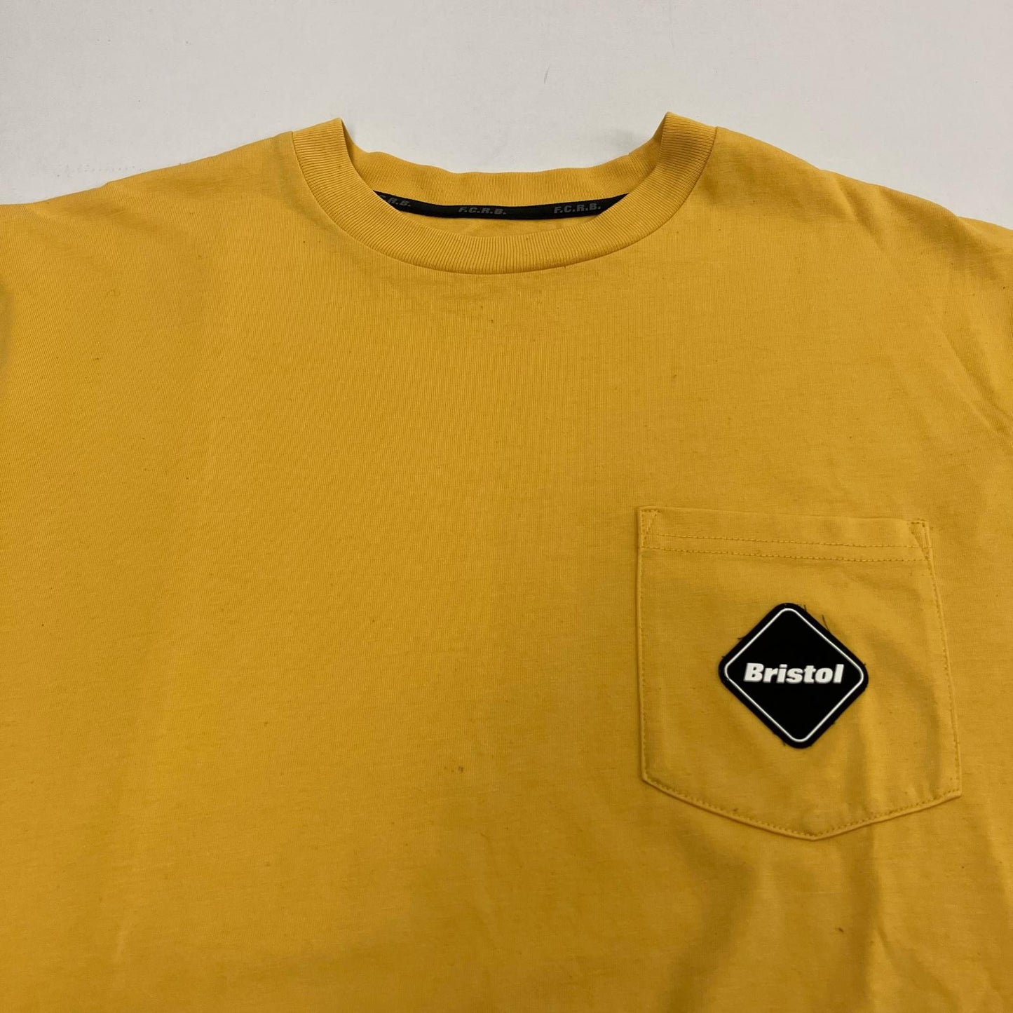 FCRB | エフシーアールビー L/S AUTHENTIC TEAM POCKET TEE 長袖Ｔシャツ FCRB-222073 イエロー サイズ：M【イオン広店】