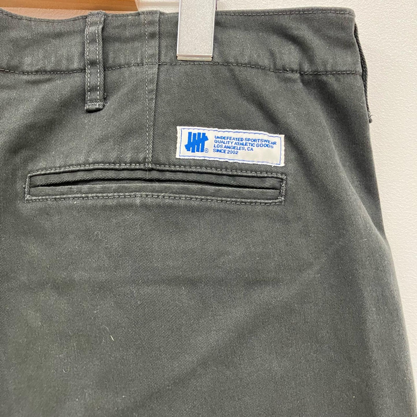 UNDEFEATED | アンディフィーテッド OFFICER CHINO チノパンツ 213077204002 ブラック サイズ：34【イオン広店】