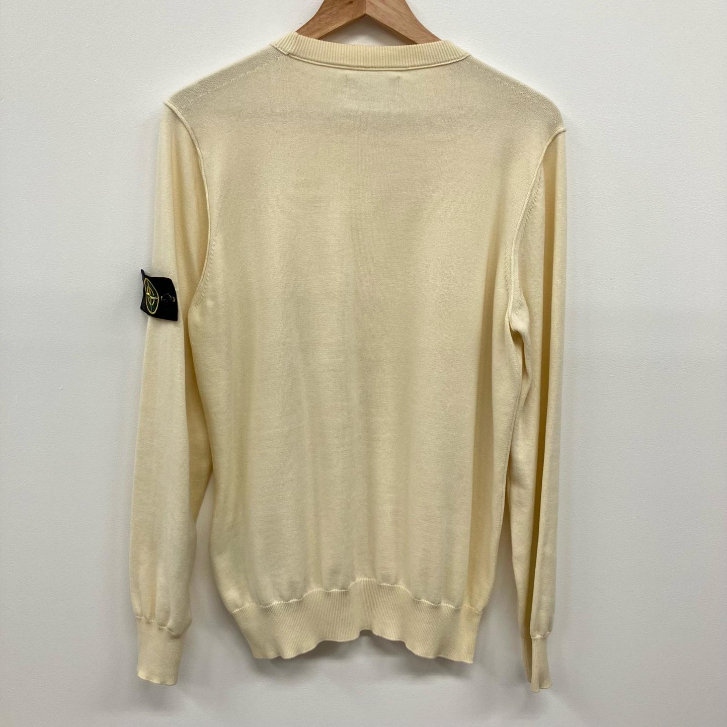 STONE ISLAND | ストーンアイランド RIBBED SOFT ORGANIC COTTON CREWNECK セーター アイボリー サイズ：L【イオン広店】