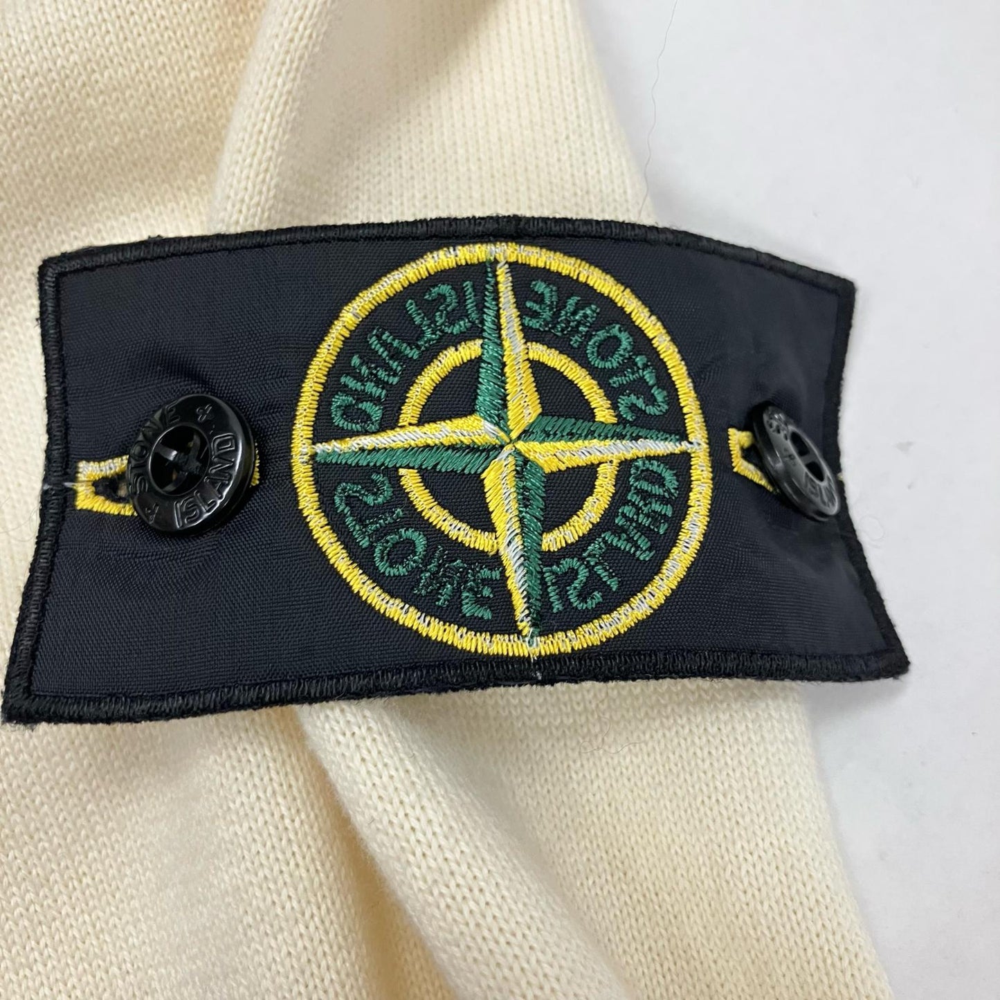 STONE ISLAND | ストーンアイランド RIBBED SOFT ORGANIC COTTON CREWNECK セーター アイボリー サイズ：L【イオン広店】