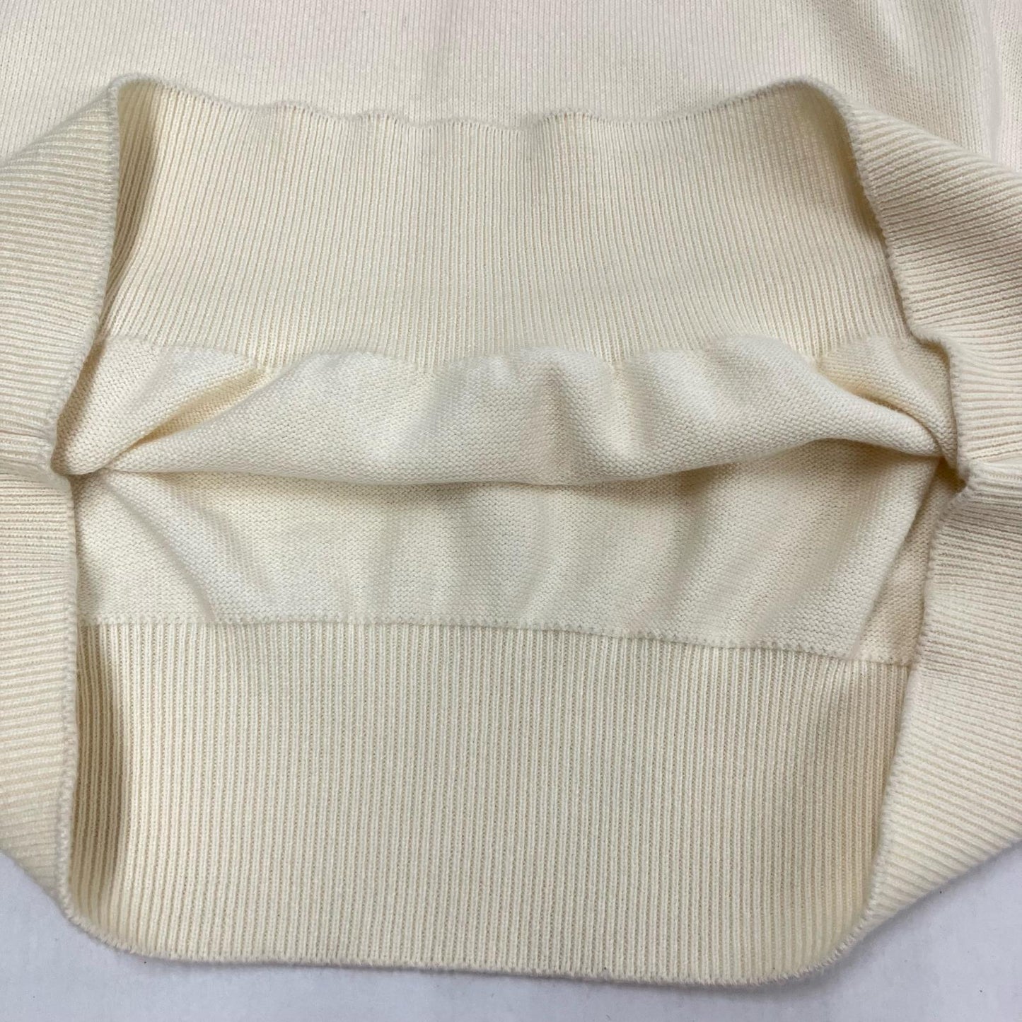 STONE ISLAND | ストーンアイランド RIBBED SOFT ORGANIC COTTON CREWNECK セーター アイボリー サイズ：L【イオン広店】